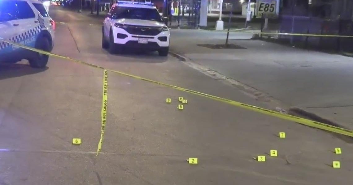 3 people shot during attempted robbery on Chicago's West Side - CBS Chicago