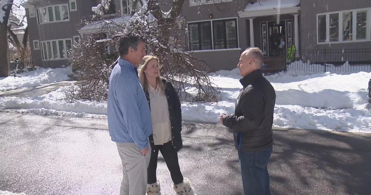 Man moves luxury car from under branch just minutes before it collapses under weight of heavy snow - CBS Colorado