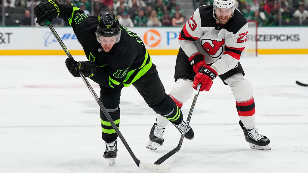 Devils make most of their 20 shots, rout Stars