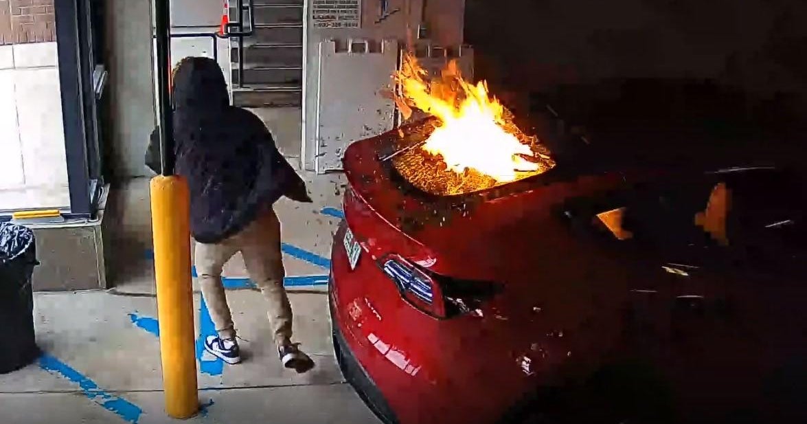 VIDEO: Detroit police searching for man who set Tesla on fire in parking garage - CBS Detroit