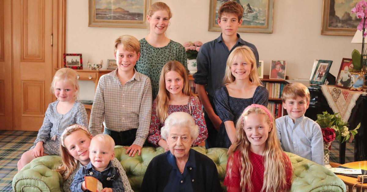 Снимка на Кейт на кралица Елизабет II с нейните внуци, отбелязана от информационна агенция Гети като „подобрена при източника“