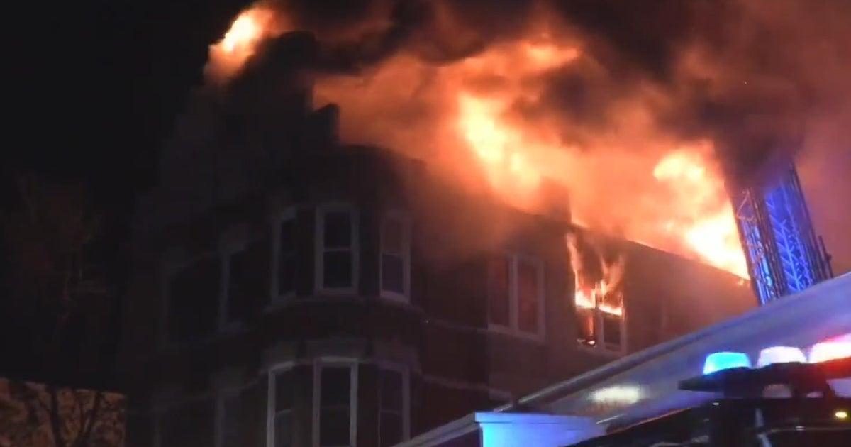 Chicago fire crews battle blaze at Bridgeport apartment - CBS Chicago