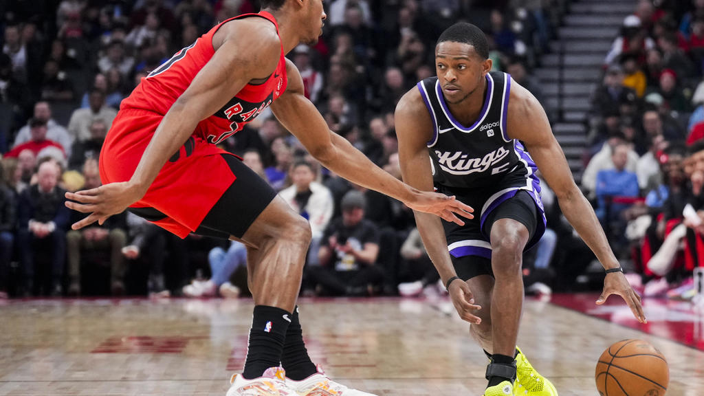 Kings get 40th win with dominant 123-89 win over Raptors in Toronto