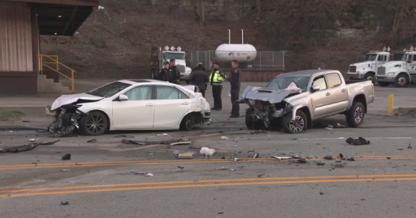 3 adults and 1 child hurt in crash near West End Bridge - CBS Pittsburgh