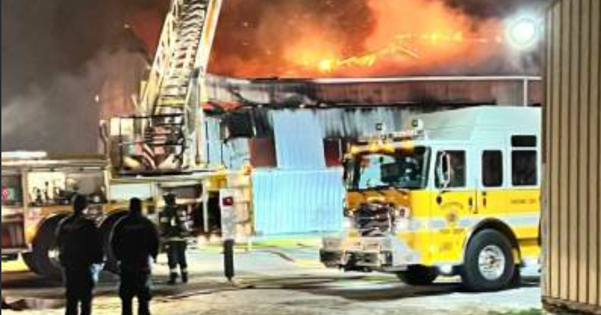 Firefighters battle fire at Northwest Indiana airport - CBS Chicago