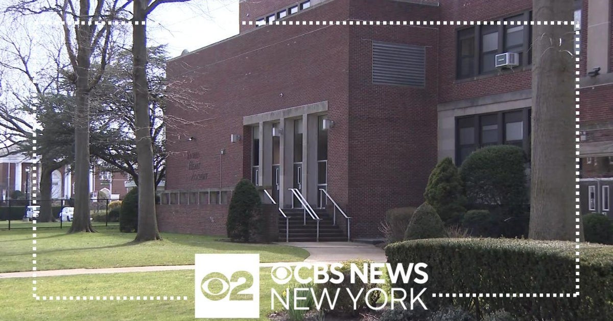 Former L.I. high school girls volleyball coach charged with rape - CBS New York
