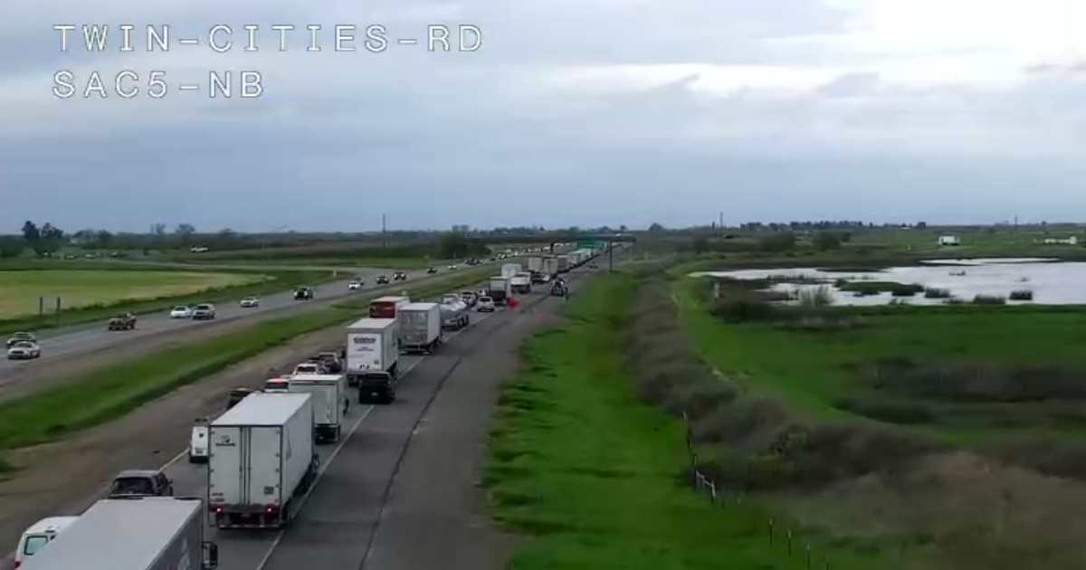 Northbound I-5 lane in Sacramento County closed due to sink hole