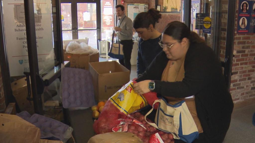 Boston health center bringing fruit and vegetables directly to
patients in need