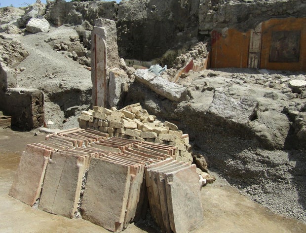 Evidences of a construction site has resurfaced in the rooms of an ancient domus during archaeological excavation in Pompeii