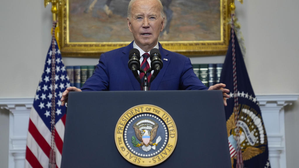 Biden says he'll visit Baltimore this week as response to bridge
collapse continues