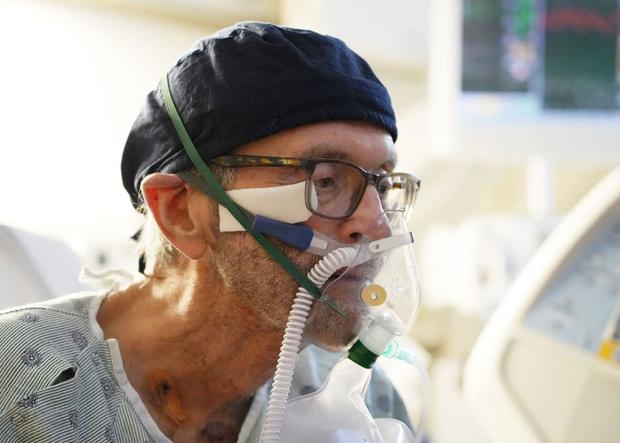California doctor with cancer gets rare lung