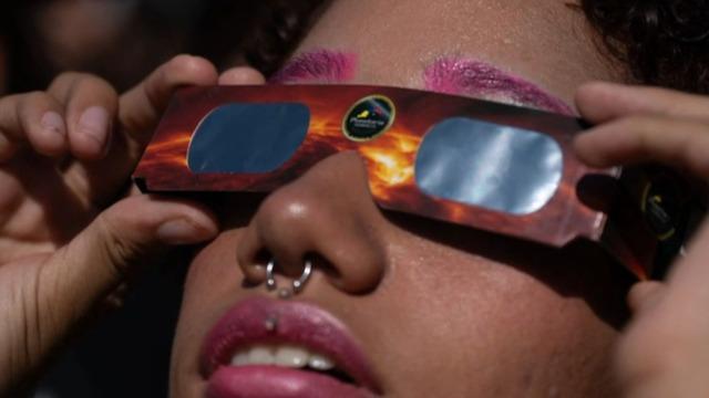 cbsn-fusion-how-to-stay-safe-during-next-weeks-eclipse-thumbnail-2802387-640x360.jpg 