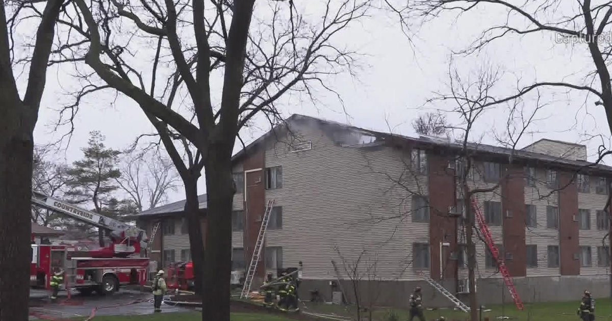 Fire damages senior apartment complex in north Chicago suburbs - CBS ...