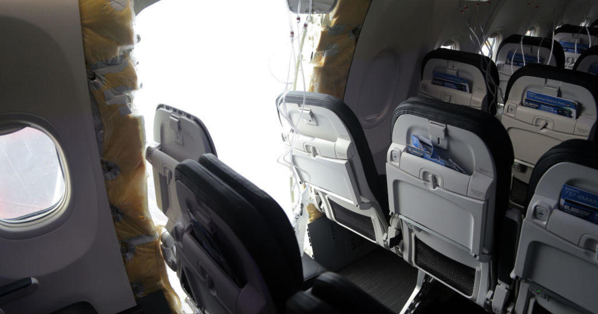 Сенатор Тами Дъкуърт призовава FAA да прегледа неуспеха на Boeing да разкрие на пилотите характеристиките на кабината на 737 Max