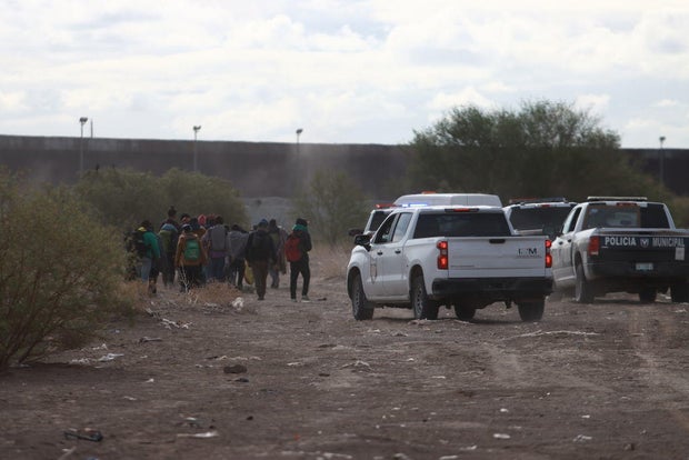 Migrants resist the interventions of security forces while trying to pass the border in Ciudad Juárez, Mexico, on April 2, 2024.