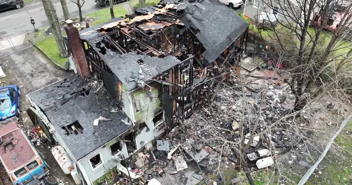 Long Island man rescues firefighter neighbor from burning home - CBS ...