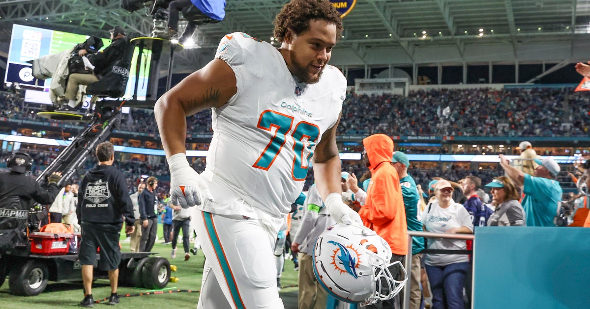 Dolphins bolster offensive line by re-signing veteran Kendall Lamm Dolphins bolster offensive line by re-signing veteran Kendall Lamm