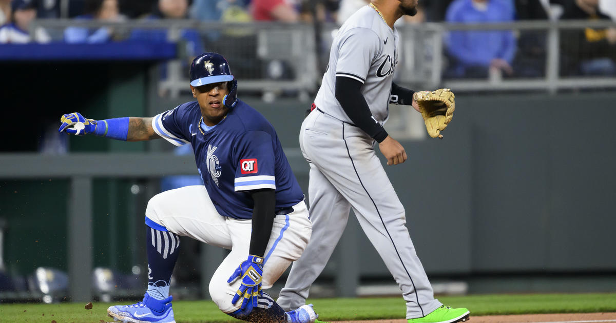 Royals break tie in 8th inning, White Sox lose - CBS Chicago