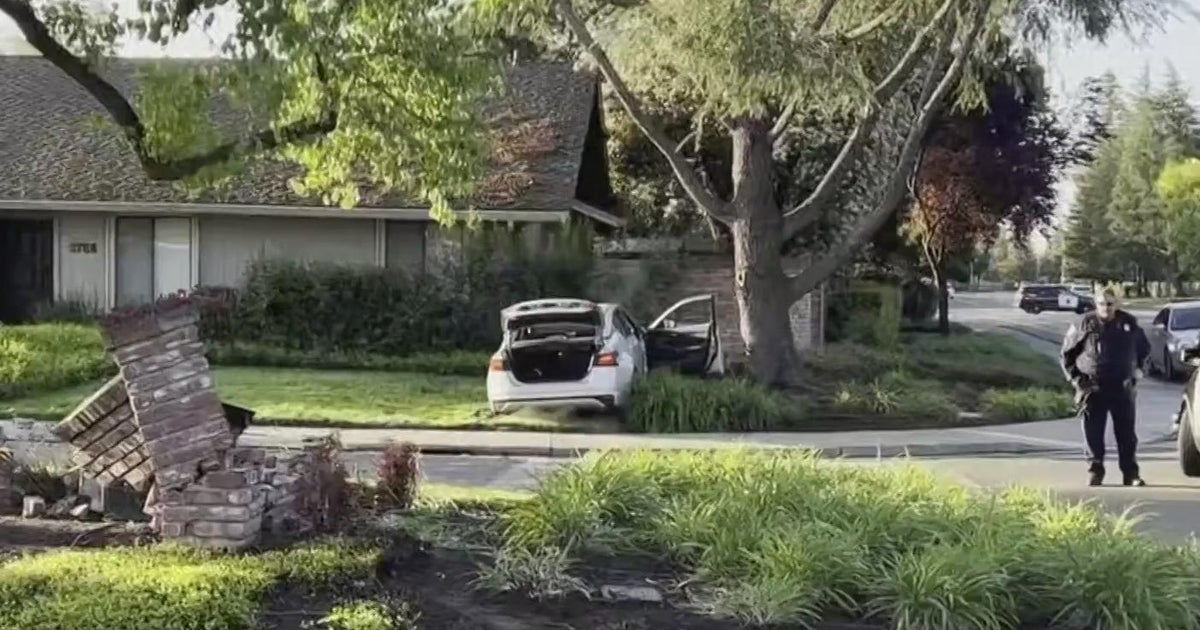 Driver dies after found with gunshot wound in Stockton