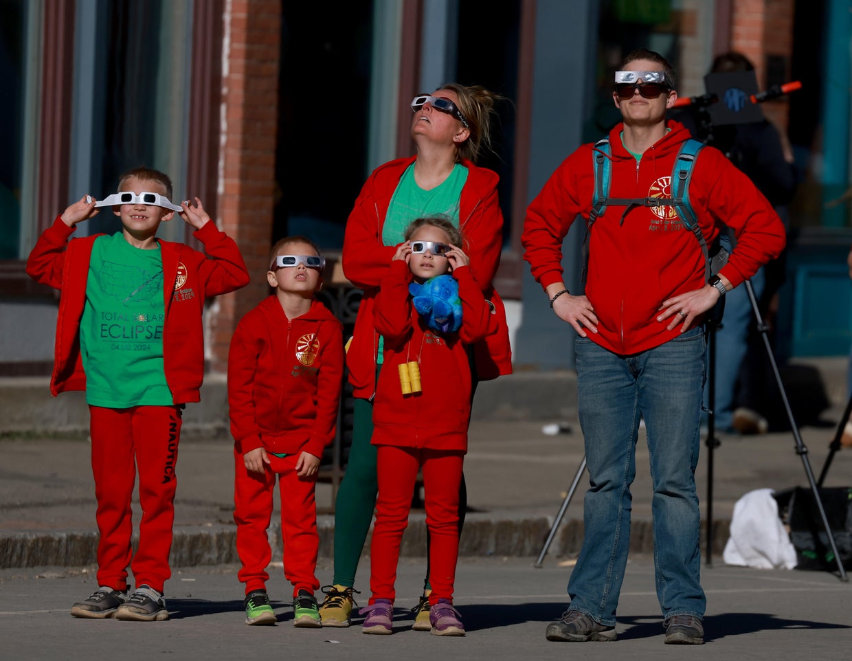 Photos from total solar eclipse show awe as moon covers sun Denver Visitor CBS 4 News