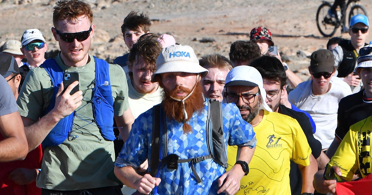 Britanya'nın “En Sert Herifi” Russ Cook, yardım amacıyla 10.000 millik destansı bir arayışla Afrika boyunca koşuyor