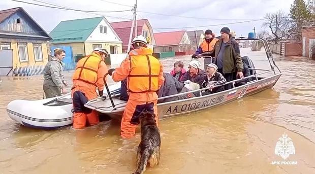 Evacuation of residents continues after dam bursts in Orsk, Russia 