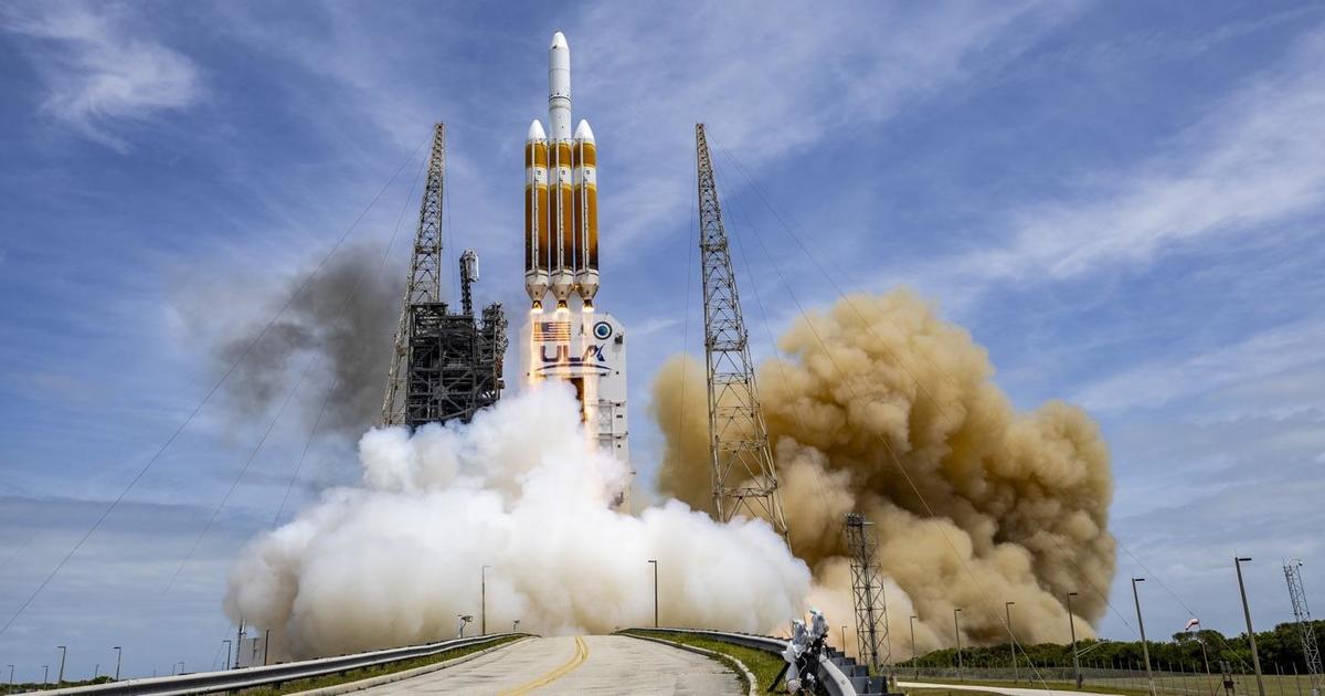 At the end of an era, the ultimate Delta 4 Heavy boosts the classified spy satellite into orbit