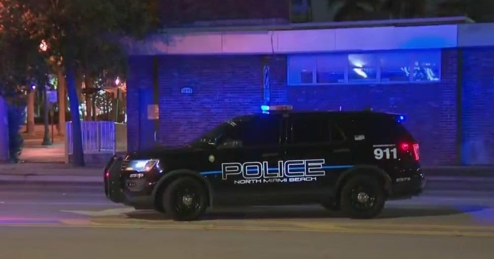 Two people were stabbed during a robbery in North Miami Beach - CBS Miami