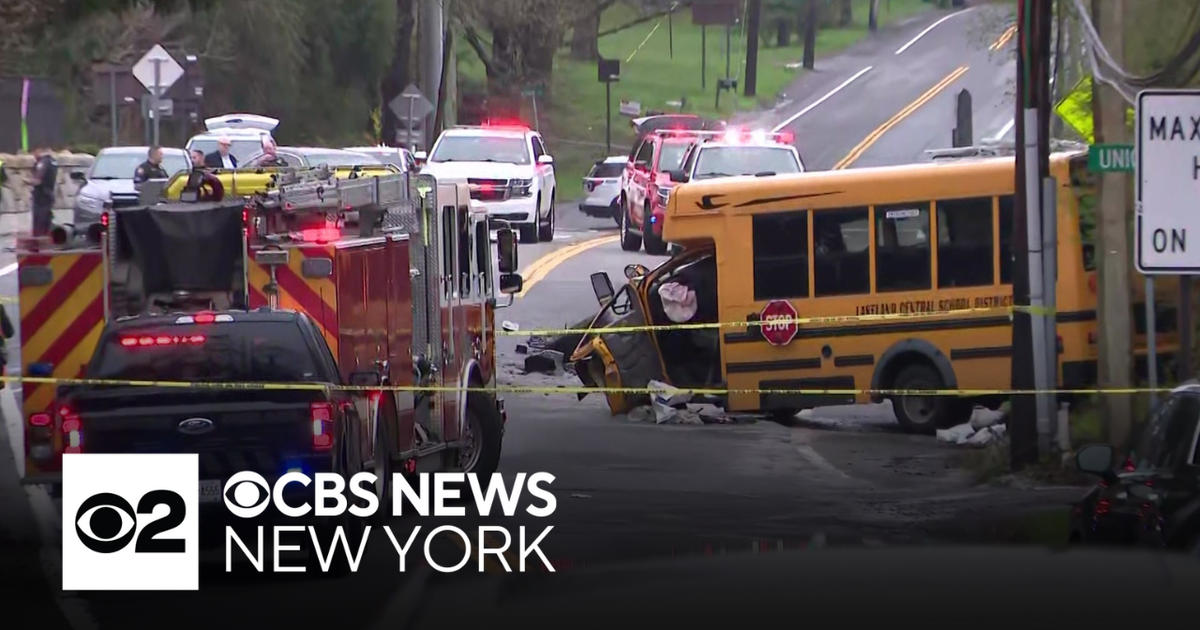 5 students hurt after school bus crashes in New York - CBS New York