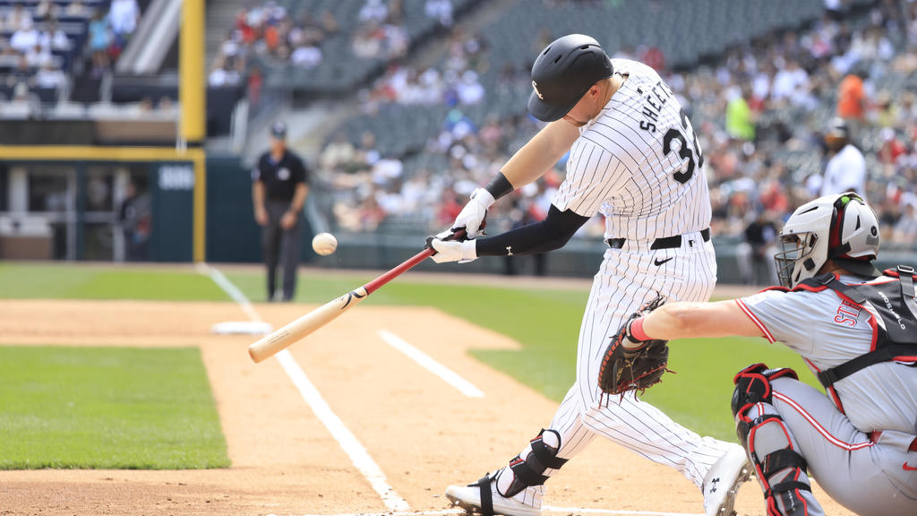Encarnacion-Strand's 4 RBIs lead Reds over White Sox 11-4, drops
Chicago to franchise-worst 2-13