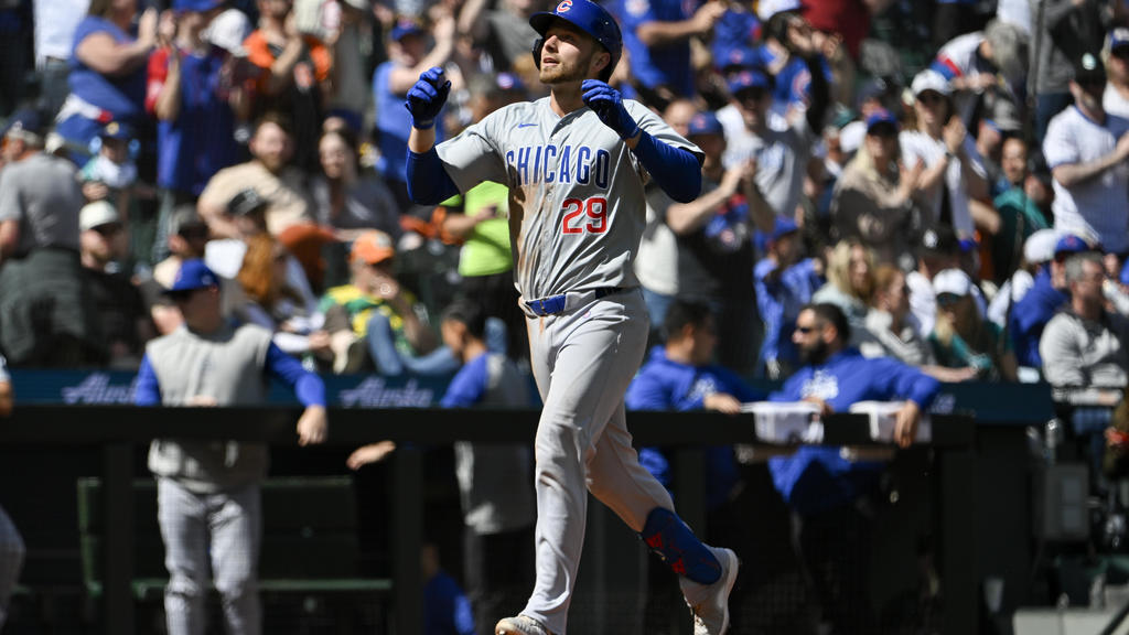 Michael Busch homers in his 4th straight game to power the Cubs past
the Mariners 3-2