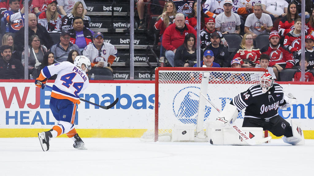 Islanders continue torrid run, defeat Devils and clinch playoff berth