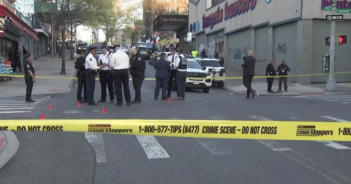 НЮ ЙОРК Полицията казва че един човек е бил убит