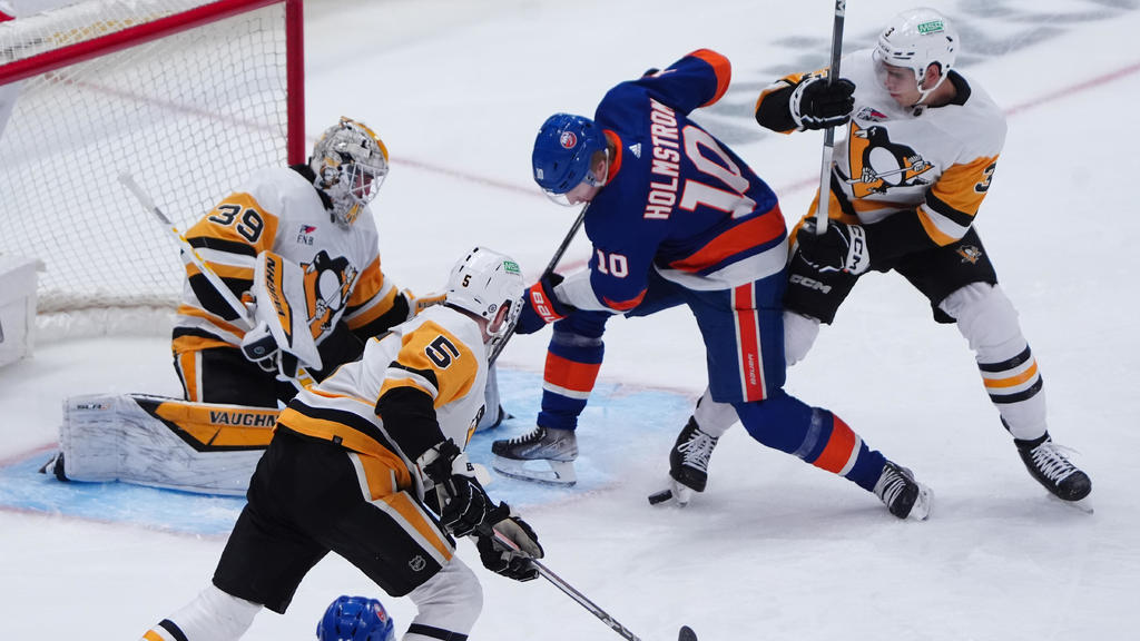 Holmstrom scores go-ahead goal in Isles' win over Penguins; Sorokin
stops Crosby's late penalty shot