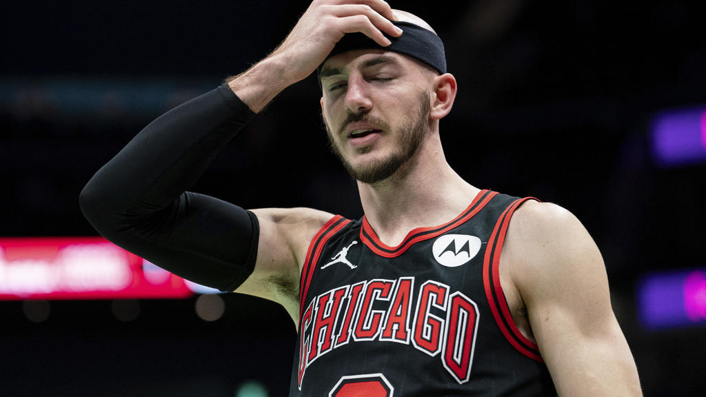 Alex Caruso could miss Bulls' play-in game vs. Heat on Friday with
foot injury, per report