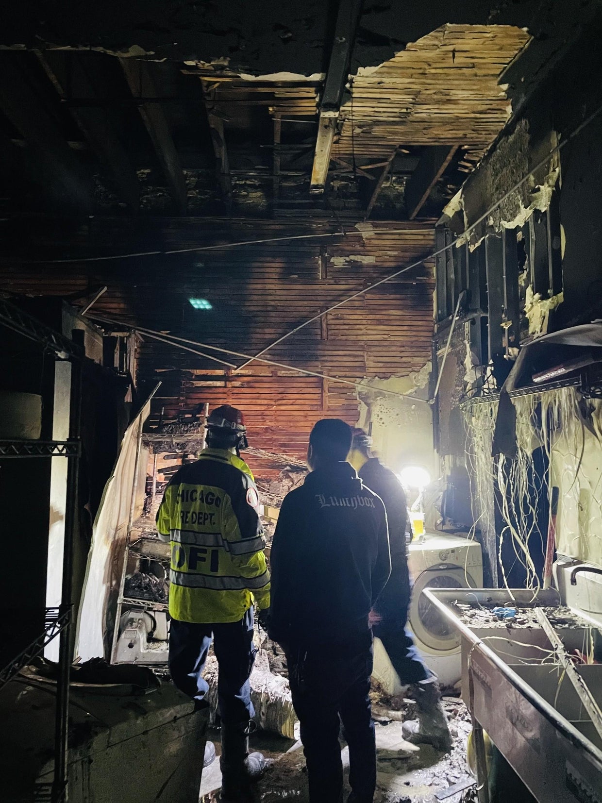 Fire destroys restaurant set to open on Chicago's North Side - CBS Chicago