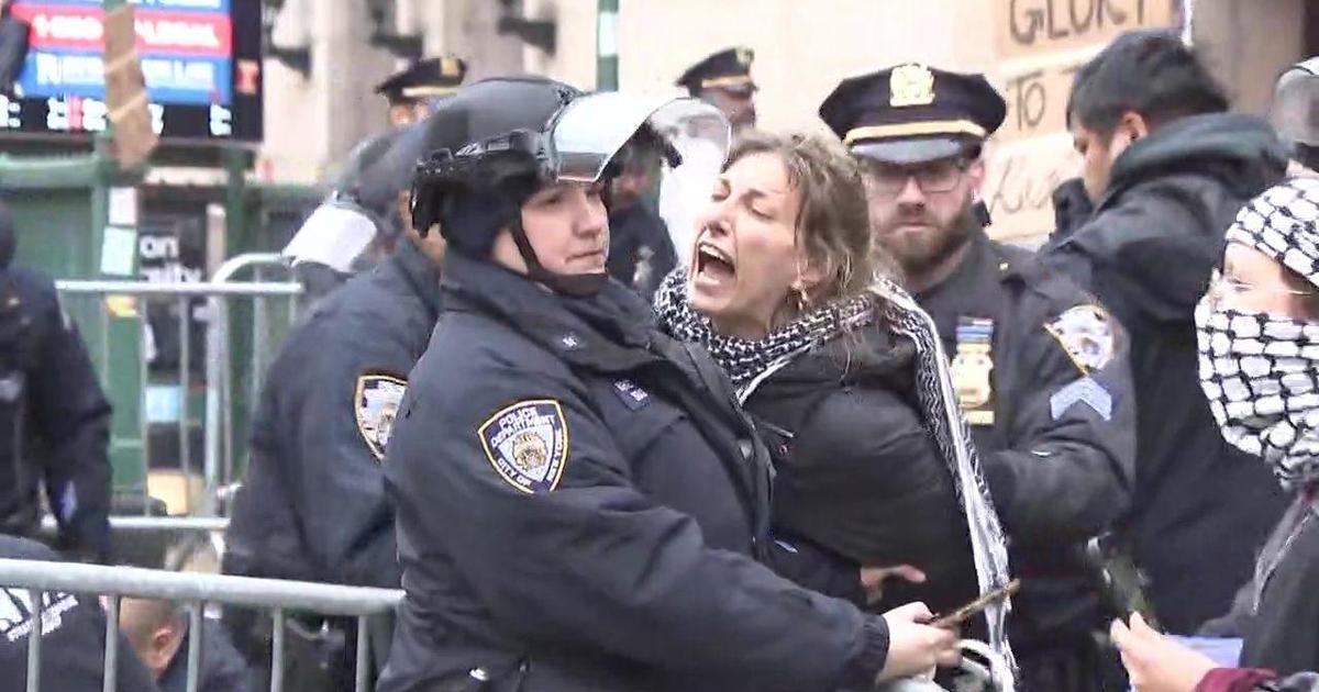 НЮ ЙОРК -- Полицията извърши арести в Колумбийския университет в