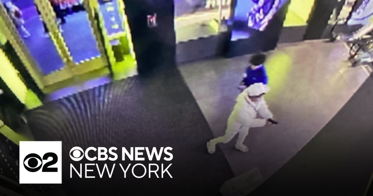 Teenage suspect in Times Square shooting due in court - CBS New York