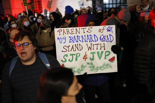 Columbia And Barnard Alumni Protest Suspension Of Student Groups 