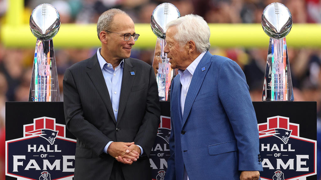 Jonathan Kraft reportedly "heavily involved" as Patriots weigh options
-- and field trade calls -- for No. 3 pick