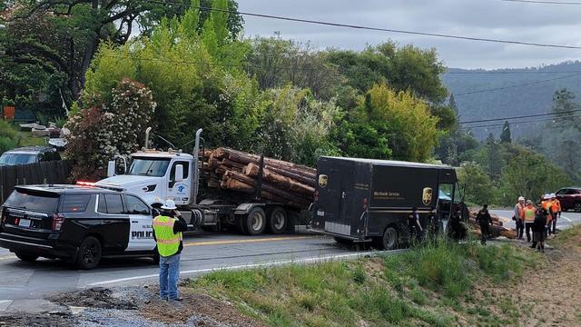 auburn-logging-truck-crash.jpg 
