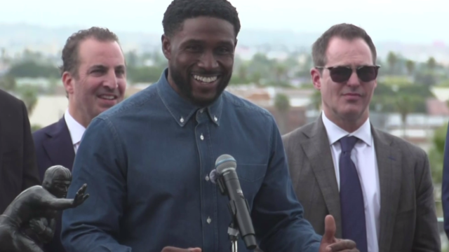  
Reggie Bush calls for accountability after reclaiming Heisman Trophy 
The Heisman Trophy was returned ​to former University of Southern California running back Reggie Bush Thursday after a 14-year dispute with the NCAA. 
3H ago