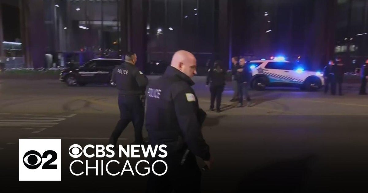Chicago police investigate series of brazen armed robberies - CBS Chicago