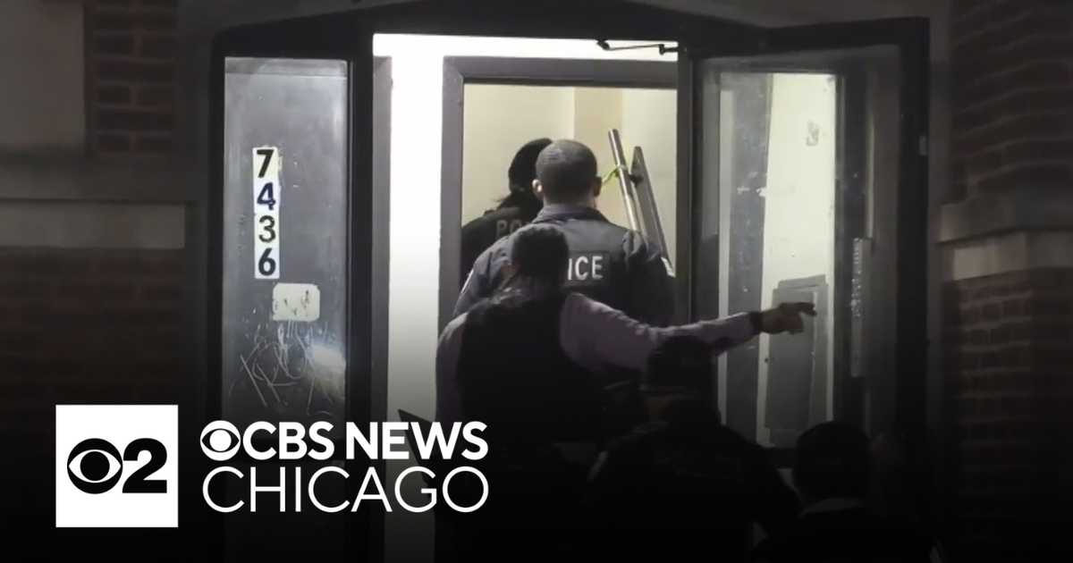 2 shot, critically hurt inside apartment in South Shore - CBS Chicago