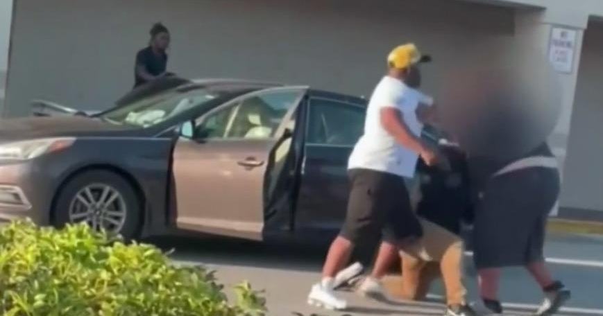 Parking lot combat at Miramar Publix led to gunfire, two men sought Parking lot combat at Miramar Publix led to gunfire, two men sought