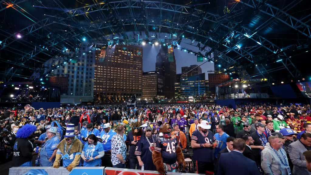 Detroit sets record for number of fans attending first day of NFL
Draft