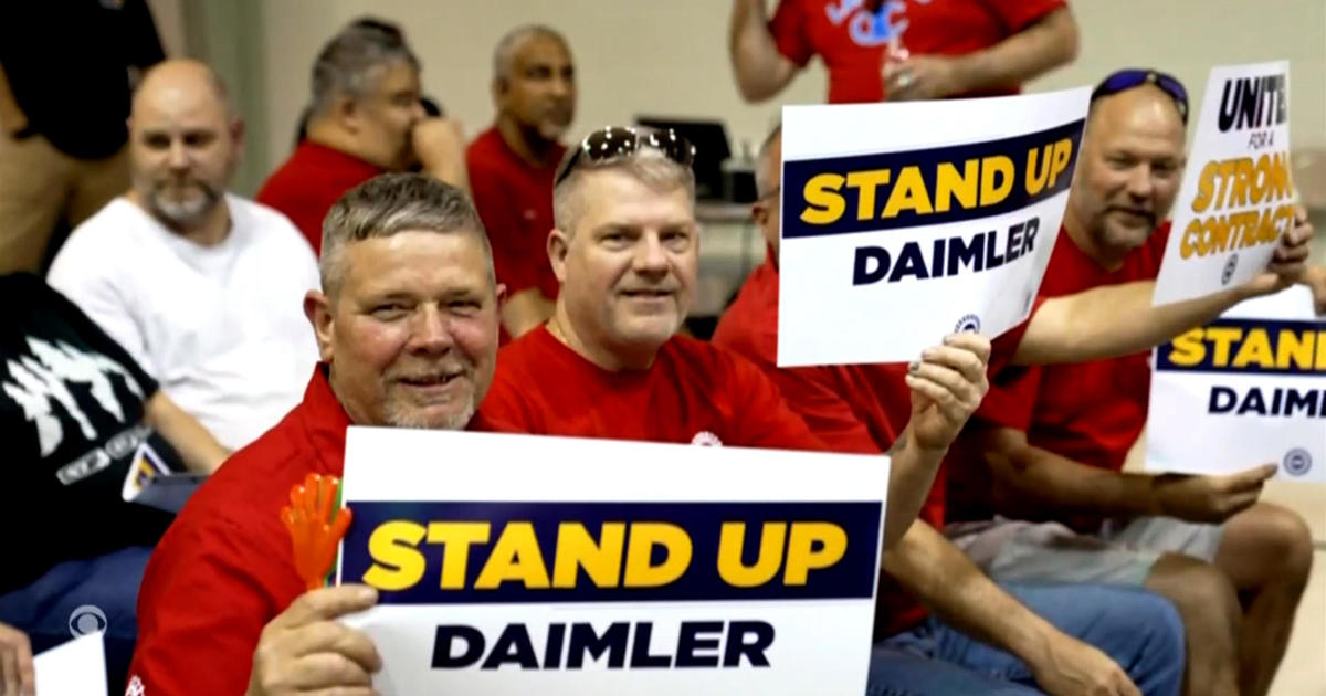 UAW reaches labor deal with Daimler Truck, averting strike – CBS News