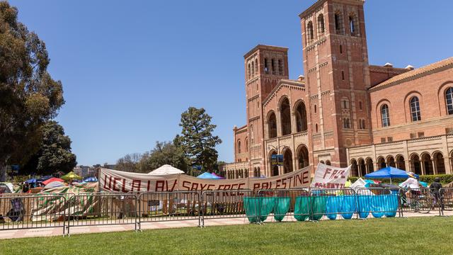 Pro-Palestinian students continue demonstration at University of California 