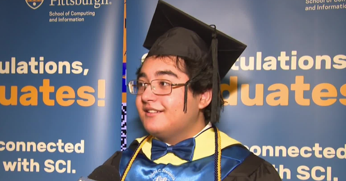 Lokal 17-åring uppnår en magisterexamen i datavetenskap från Pitt