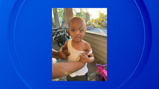 Detroit police search for parents child found wandering 
